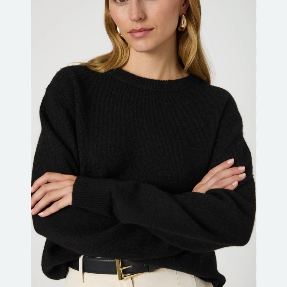 French connection oversized loose small black sweater with center point hemline